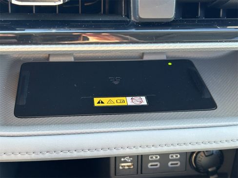 Used 2023 Toyota Highlander Platinum image 35