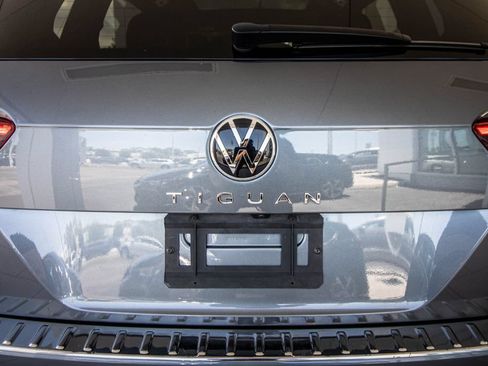 Certified 2024 Volkswagen Tiguan SEL R-Line AWD/4WD image 15