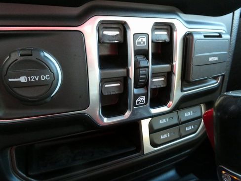 Used 2022 Jeep Gladiator Overland image 27