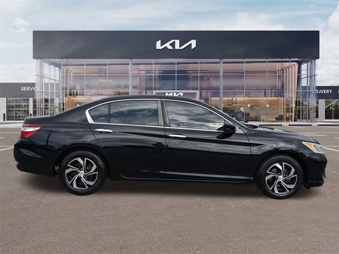 Used 2017 Honda Accord LX image 3