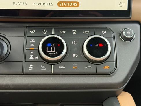 New 2026 Land Rover Defender 130 X-Dynamic SE AWD/4WD image 23