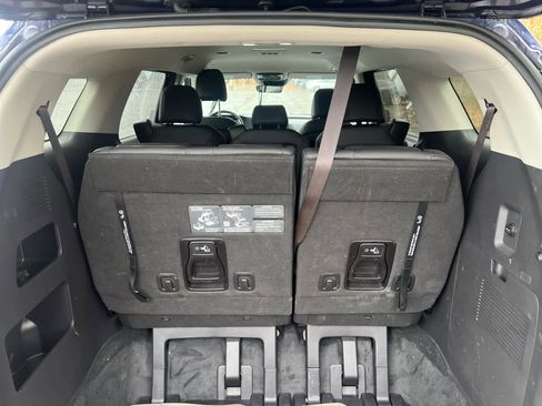 Used 2024 Kia Carnival LX image 17