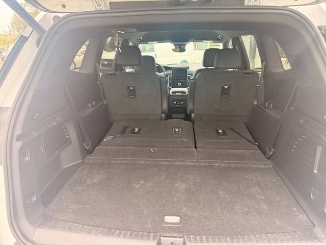 Used 2026 GMC Acadia Elevation w/ Elevation Premium Package FWD image 19