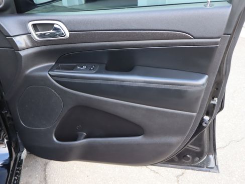 Used 2018 Jeep Grand Cherokee Altitude image 31