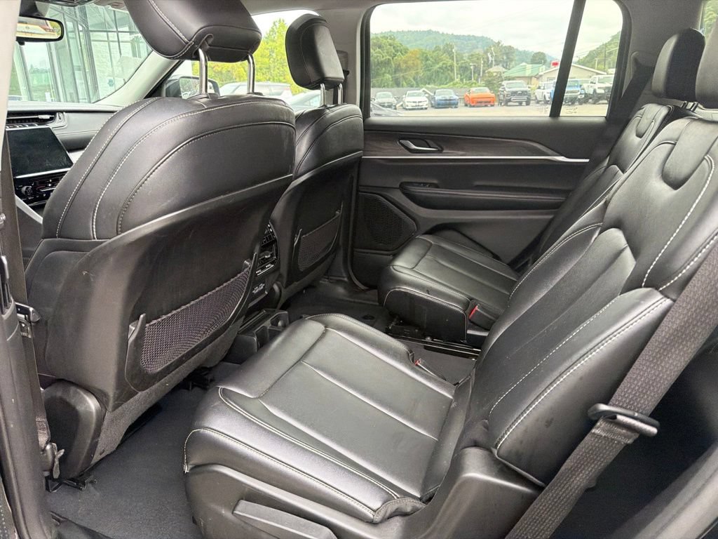 Used 2023 Jeep Grand Cherokee L Limited AWD/4WD image 6