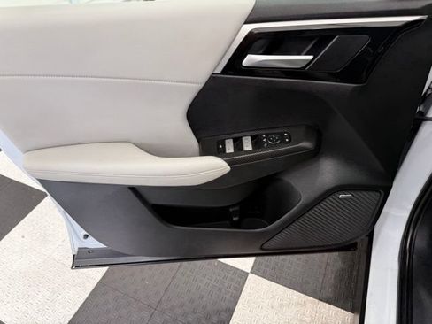 Used 2025 Mitsubishi Outlander SE AWD/4WD image 15