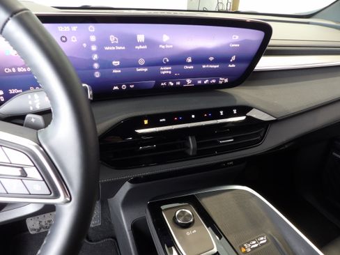 Used 2025 Buick Enclave Preferred image 14