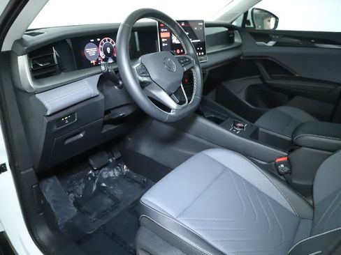 Used 2026 Volkswagen Tiguan SE AWD/4WD image 17