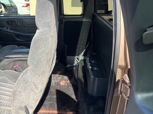 Used 2002 Chevrolet S10 Pickup LS w/ LS Preferred Equipment Group image 10