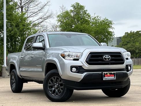 Used 2023 Toyota Tacoma SR5 AWD/4WD image 2