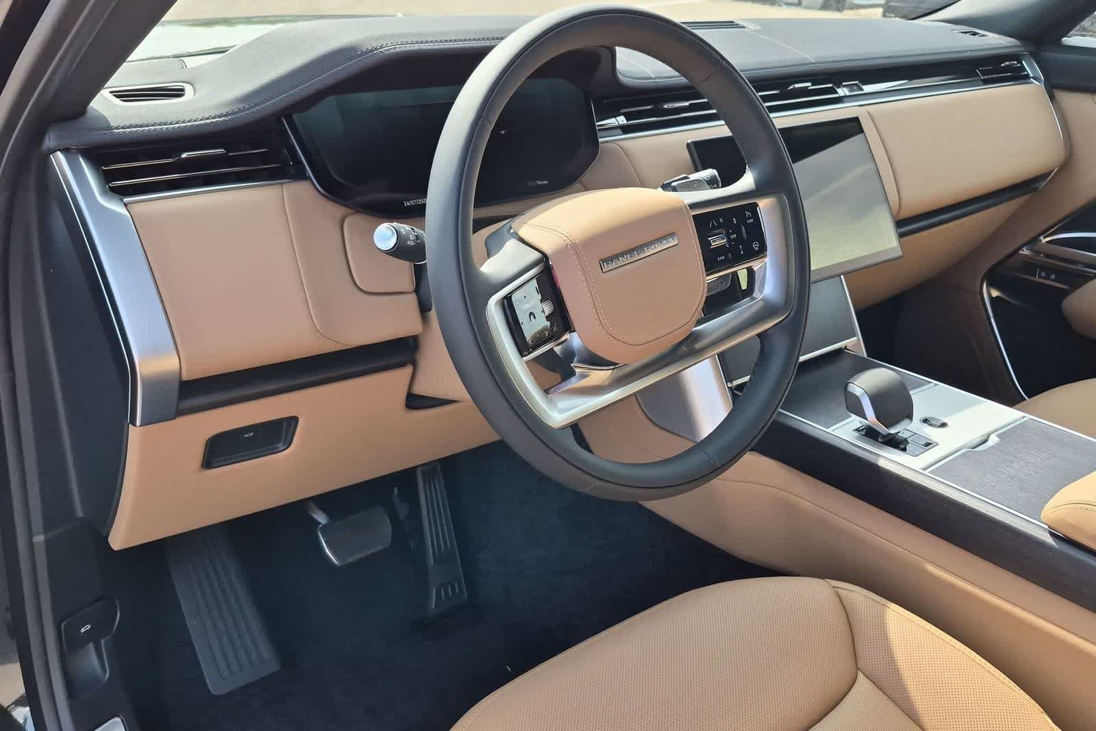 New 2026 Land Rover Range Rover SE AWD/4WD image 2
