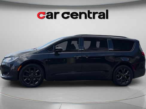 Used 2018 Chrysler Pacifica Touring-L Plus w/ Advanced Safetytec Group FWD image 2