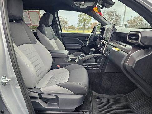 Used 2025 Toyota Tacoma TRD Sport image 10