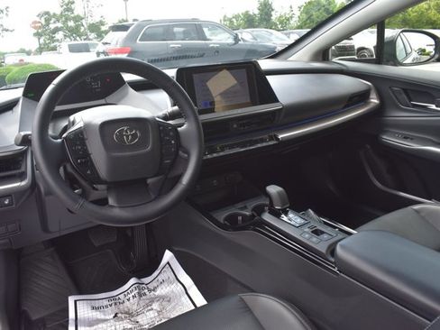 Used 2025 Toyota Prius XLE FWD image 18