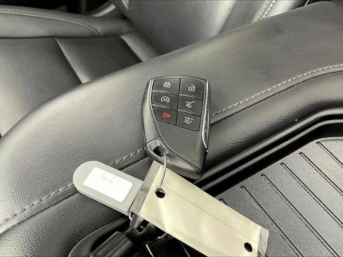 Used 2022 Chevrolet Suburban Z71 w/ Luxury Package image 14