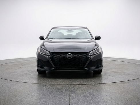 Used 2025 Nissan Altima 2.5 SV FWD image 2