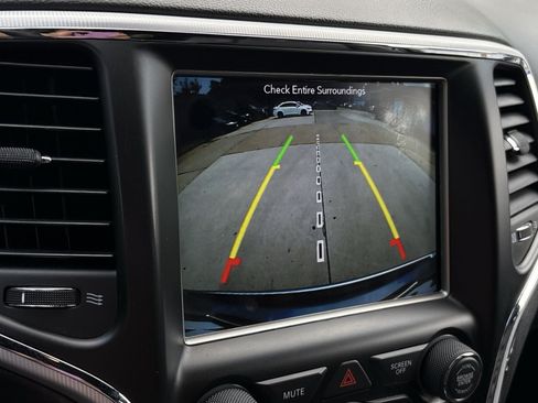 Used 2018 Jeep Grand Cherokee Limited AWD/4WD image 30