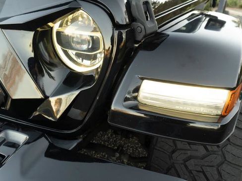 Used 2021 Jeep Gladiator Overland image 29