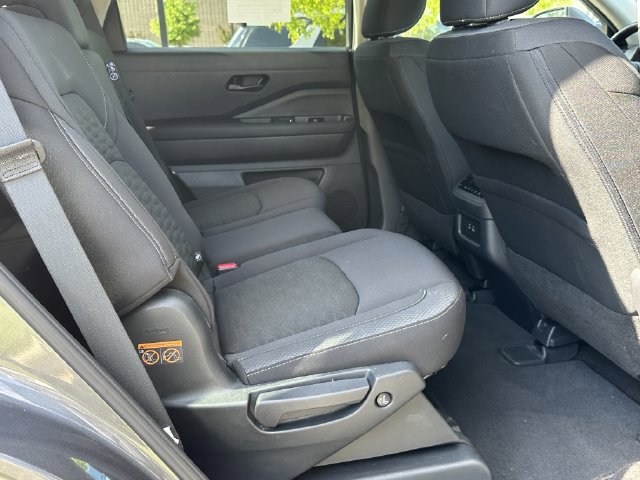 Certified 2025 Nissan Pathfinder SV FWD image 17