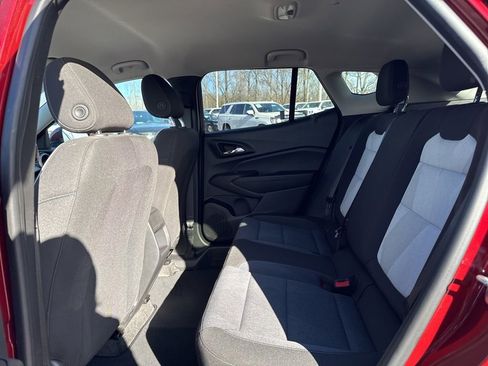 Used 2025 Chevrolet Trax LS w/ LS Convenience Package image 11