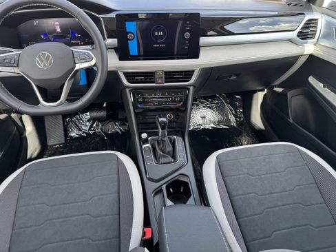 New 2025 Volkswagen Taos SE image 14
