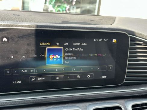 Used 2021 Mercedes-Benz GLS 580 4MATIC w/ Exclusive Trim Package image 25