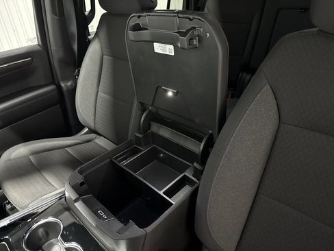 Used 2025 Chevrolet Suburban LS RWD image 36