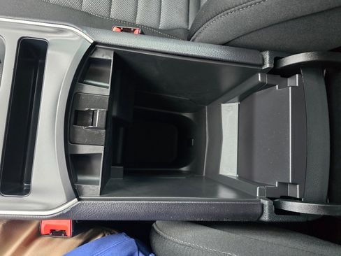 Used 2024 Ford Edge SE w/ Black Appearance Package image 32