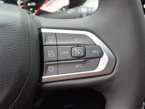 Certified 2023 Jeep Compass Limited AWD/4WD image 22