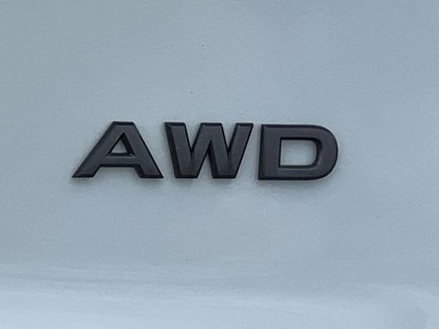 Used 2024 Nissan Rogue S AWD/4WD image 2