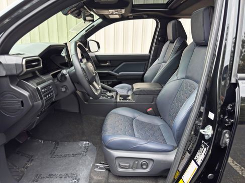 Used 2025 Toyota 4Runner Platinum AWD/4WD image 17