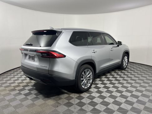 Used 2024 Toyota Grand Highlander AWD image 5