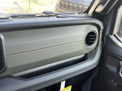 New 2026 Jeep Gladiator Mojave w/ Steel Bumper Group image 28