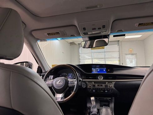 Used 2016 Lexus ES 350 w/ Luxury Package w/Wood Trim FWD image 21