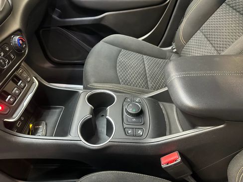 Used 2019 GMC Terrain SLE w/ Driver Convenience Package AWD/4WD image 17