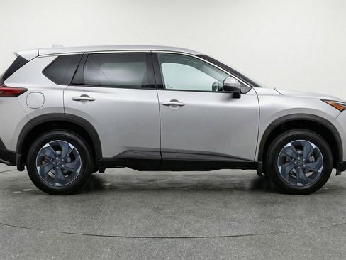 Used 2025 Nissan Rogue SV image 11