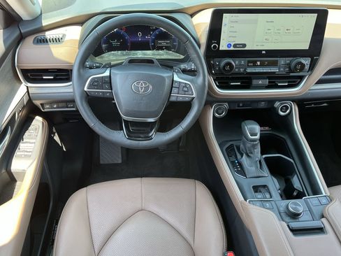 Used 2026 Toyota Grand Highlander AWD image 10