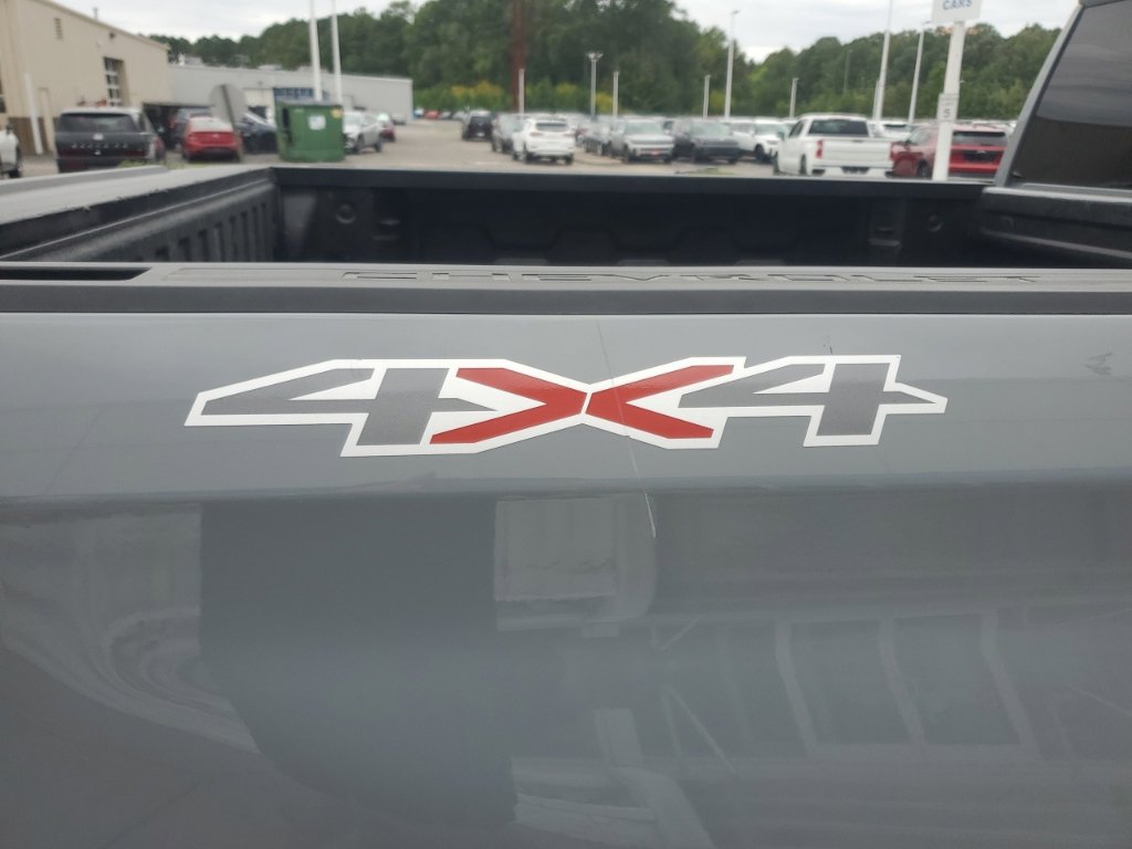 Used 2024 Chevrolet Silverado 1500 LT AWD/4WD image 6