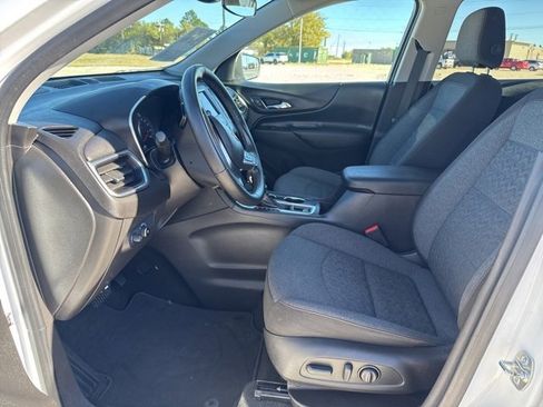 Used 2024 Chevrolet Equinox LT image 2