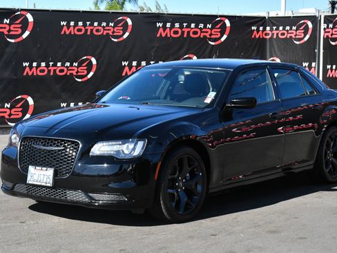 Used 2022 Chrysler 300 Touring w/ Sport Appearance Package image 3