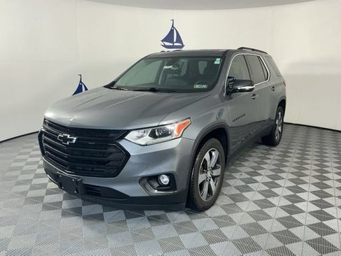 Used 2020 Chevrolet Traverse LT w/ LT Premium Package AWD/4WD image 3