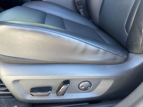 Used 2023 Nissan Rogue SV w/ SV Premium B Package image 9