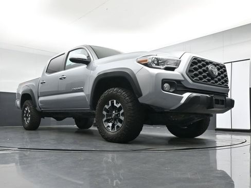 Used 2022 Toyota Tacoma TRD Off-Road w/ Technology Package AWD/4WD image 29