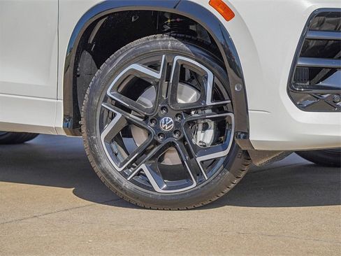 New 2026 Volkswagen Tiguan SEL R-Line image 2