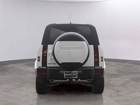 New 2025 Land Rover Defender 90 X-Dynamic SE image 6