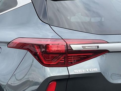 Used 2022 Kia Seltos EX image 9
