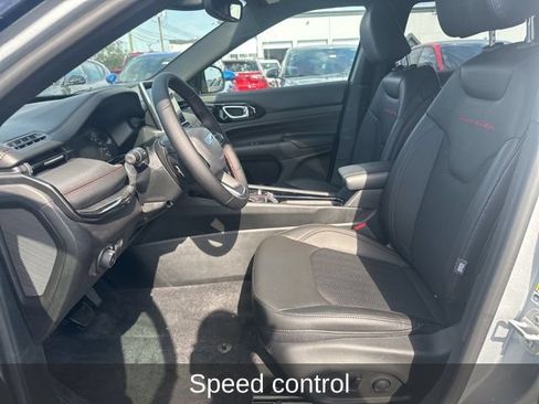 Used 2024 Jeep Compass Trailhawk w/ Trailhawk Convenience Group AWD/4WD image 22