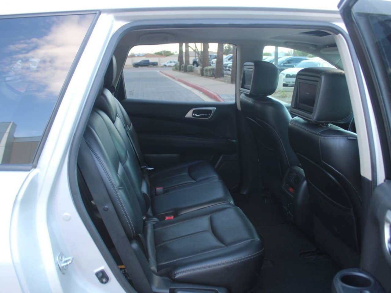 Used 2014 Nissan Pathfinder Platinum w/ Platinum Premium Package AWD/4WD image 14