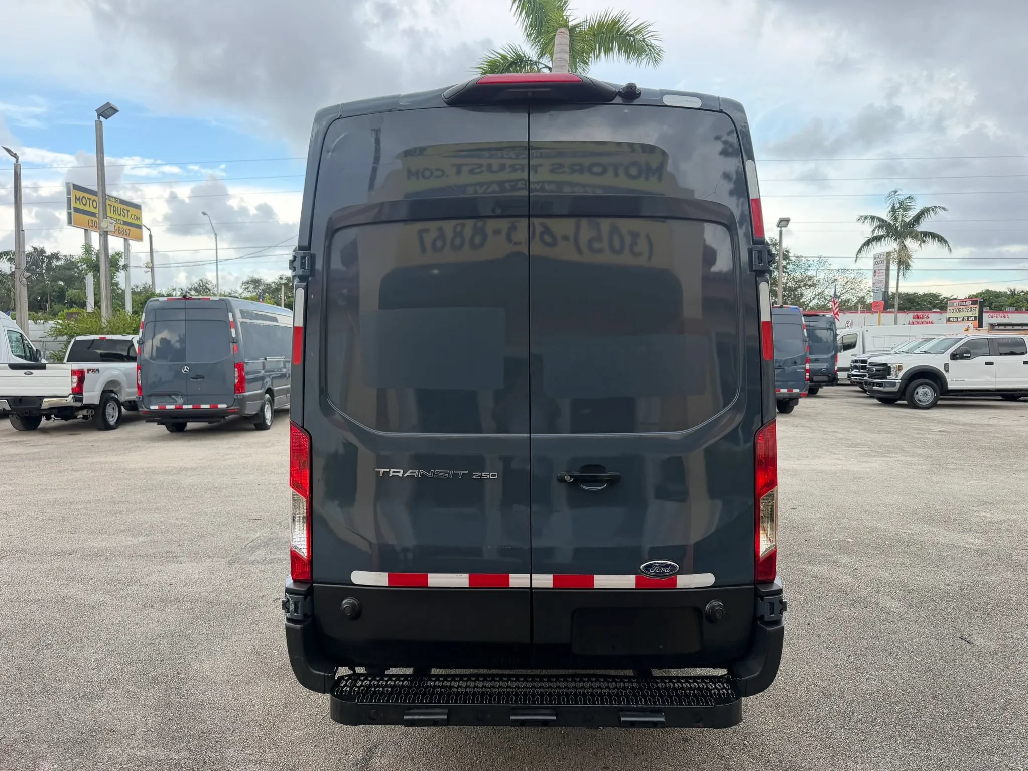Used 2020 Ford Transit 250 148 High Roof Extended RWD image 4