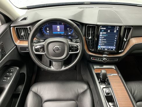 Used 2024 Volvo XC60 B5 Plus image 13